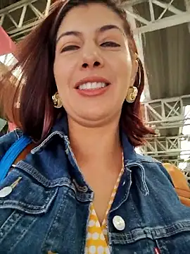 Snapshot of scarlett_moore chatting on 11/17/25, 02:23 scarlett moore online show from 11/17/25, 02:23