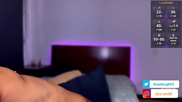 Snapshot of AxelKing1326 chatting on 10/13/25, 04:29 AxelKing1326 online show from 10/13/25, 04:29