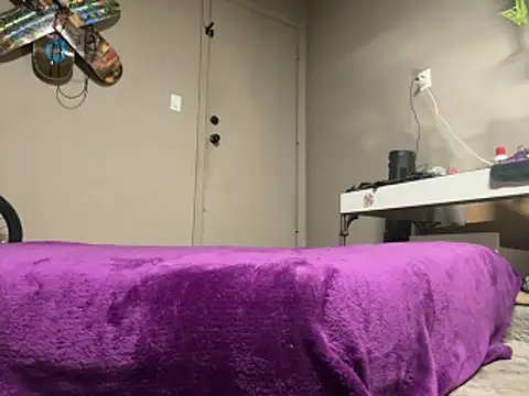 Snapshot of Intokink06 chatting on 11/18/25, 04:28 Intokink06 online show from 11/18/25, 04:28