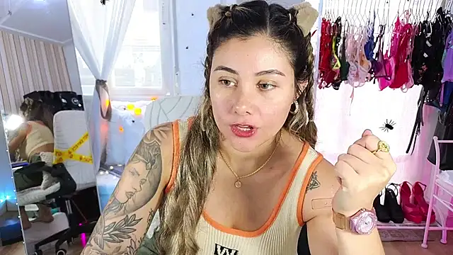 Snapshot of Tawny_cox chatting on 10/22/25, 09:31 Tawny cox online show from 10/22/25, 09:31