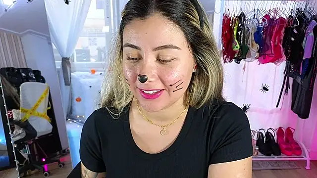 Snapshot of Tawny_cox chatting on 11/01/25, 09:44 Tawny cox online show from 11/01/25, 09:44