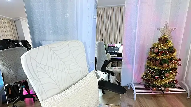 Snapshot of Tawny_cox chatting on 12/04/25, 09:18 Tawny cox online show from 12/04/25, 09:18