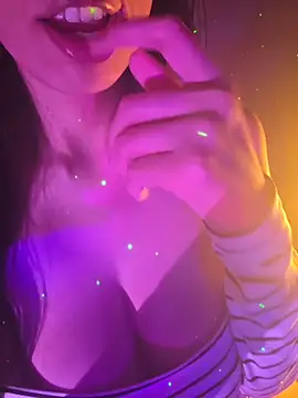 Snapshot of aloneathome chatting on 12/04/25, 06:16 aloneathome online show from 12/04/25, 06:16