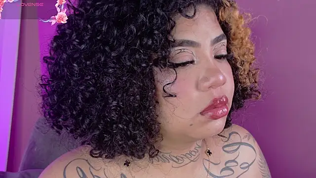 foxxy-lov3 online show from 05/11/26, 02:12