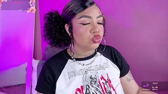 foxxy-lov3 online show from 05/19/26, 04:13