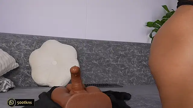 Snapshot of katie_cruz chatting on 11/21/25, 10:25 katie cruz online show from 11/21/25, 10:25