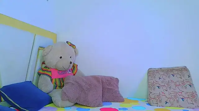 Snapshot of DayanaWood chatting on 10/14/25, 02:18 DayanaWood online show from 10/14/25, 02:18