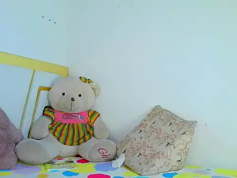 Snapshot of DayanaWood chatting on 10/17/25, 02:19 DayanaWood online show from 10/17/25, 02:19