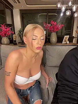 Snapshot of SexOnMyLvL chatting on 01/04/25, 09:52 SexOnMyLvL online show from 01/04/25, 09:52