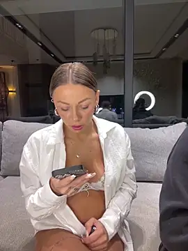 Snapshot of SexOnMyLvL chatting on 10/15/25, 07:47 SexOnMyLvL online show from 10/15/25, 07:47