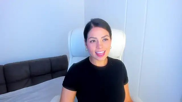 Snapshot of dominique21_ chatting on 10/08/25, 03:48 dominique21 online show from 10/08/25, 03:48