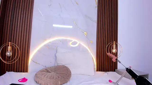 Snapshot of danisaenz_ chatting on 12/11/24, 08:18 danisaenz online show from 12/11/24, 08:18