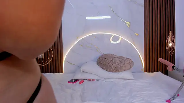 Snapshot of danisaenz_ chatting on 12/28/24, 07:43 danisaenz online show from 12/28/24, 07:43