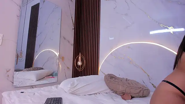 Snapshot of danisaenz_ chatting on 02/15/25, 11:25 danisaenz online show from 02/15/25, 11:25