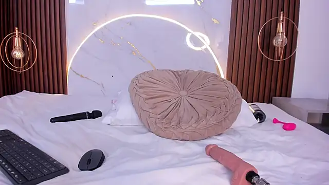 Snapshot of danisaenz_ chatting on 02/18/25, 11:41 danisaenz online show from 02/18/25, 11:41