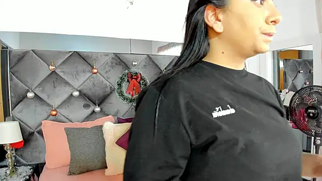 sofhiaa adaams online show from 12/20/24, 04:25