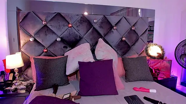sofhiaa adaams online show from 12/27/24, 08:07
