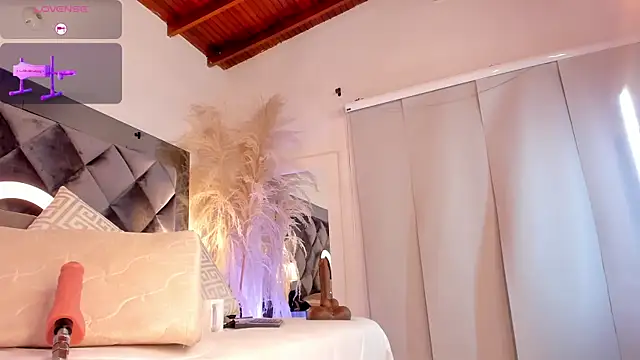 sofhiaa adaams online show from 10/28/25, 11:18