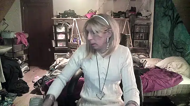 Ombeline1 online show from 01/14/25, 05:56