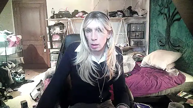 Ombeline1 online show from 01/18/25, 11:43