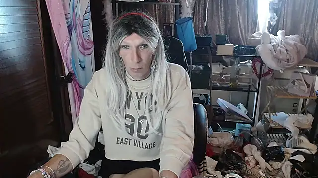 Ombeline1 online show from 10/02/25, 10:11