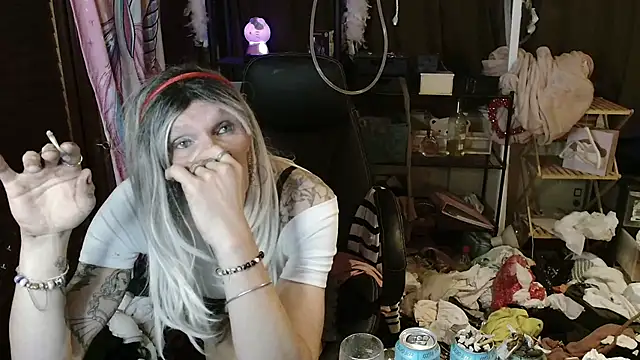 Ombeline1 online show from 10/13/25, 05:35