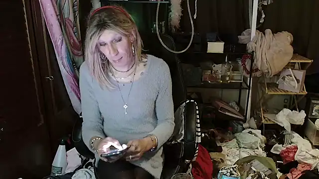 Ombeline1 online show from 10/16/25, 10:00