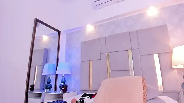 Camilaa Sanchez  online show from 01/05/25, 02:08