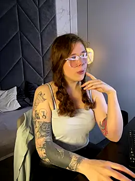 SophiePure online show from 10/13/25, 08:42