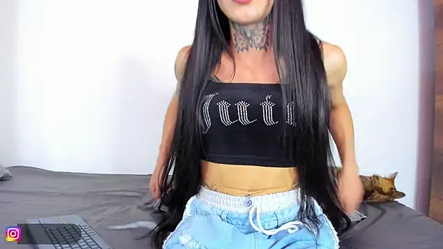 Snapshot of mariana_preciado chatting on 10/27/25, 03:32 mariana preciado online show from 10/27/25, 03:32