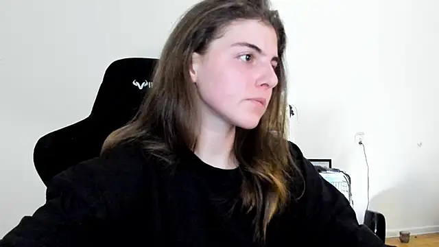 Snapshot of emmamurrr chatting on 09/14/25, 07:57 emmamurrr online show from 09/14/25, 07:57