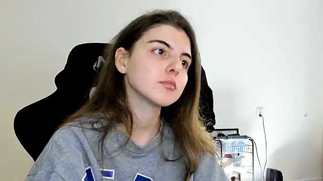 Snapshot of emmamurrr chatting on 11/29/25, 12:08 emmamurrr online show from 11/29/25, 12:08