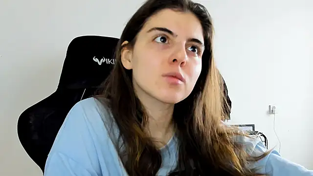 Snapshot of emmamurrr chatting on 12/15/25, 10:52 emmamurrr online show from 12/15/25, 10:52