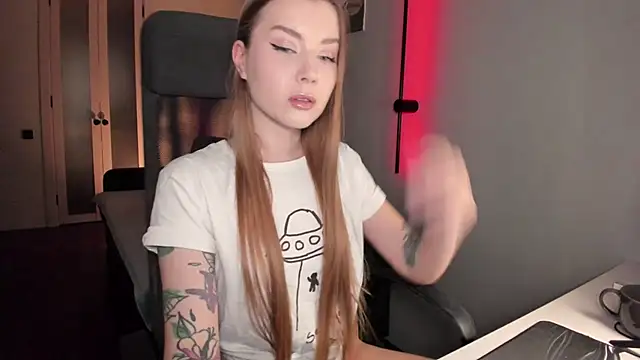 Snapshot of Midnight_Mi chatting on 11/22/25, 04:22 Midnight Mi online show from 11/22/25, 04:22