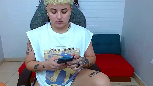 isabeautyx19 online show from 12/18/24, 04:28