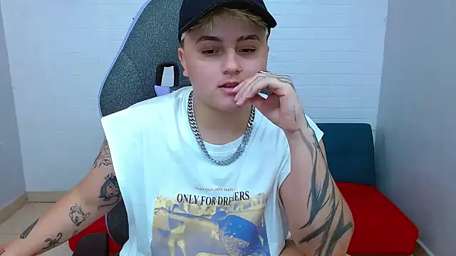 isabeautyx19 online show from 12/18/24, 07:30