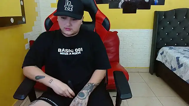 Snapshot of isabeautyx19 chatting on 09/13/25, 05:07 isabeautyx19 online show from 09/13/25, 05:07