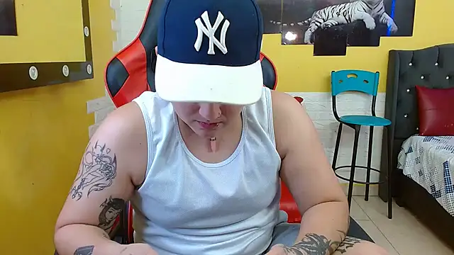 Snapshot of isabeautyx19 chatting on 09/14/25, 05:06 isabeautyx19 online show from 09/14/25, 05:06