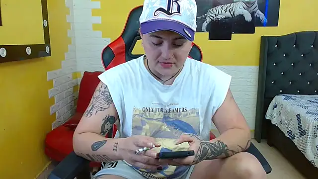 Snapshot of isabeautyx19 chatting on 09/16/25, 03:51 isabeautyx19 online show from 09/16/25, 03:51