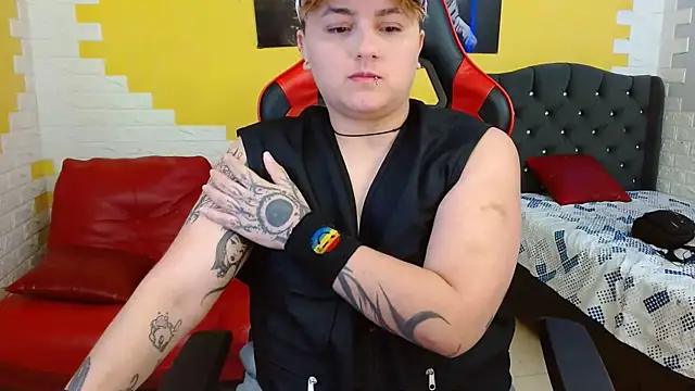 Snapshot of isabeautyx19 chatting on 09/18/25, 03:19 isabeautyx19 online show from 09/18/25, 03:19