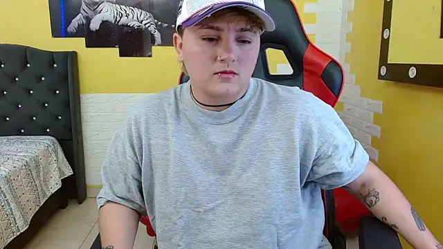 Snapshot of isabeautyx19 chatting on 09/19/25, 03:52 isabeautyx19 online show from 09/19/25, 03:52