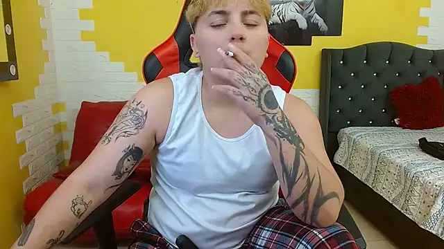 Snapshot of isabeautyx19 chatting on 09/23/25, 01:30 isabeautyx19 online show from 09/23/25, 01:30