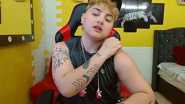 Snapshot of isabeautyx19 chatting on 09/27/25, 03:00 isabeautyx19 online show from 09/27/25, 03:00