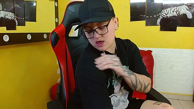 Snapshot of isabeautyx19 chatting on 09/30/25, 02:00 isabeautyx19 online show from 09/30/25, 02:00