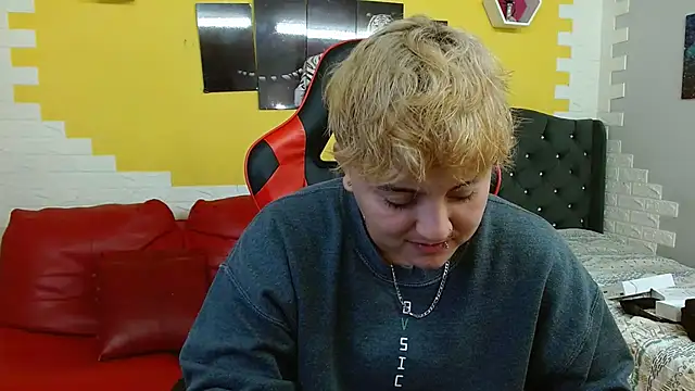 Snapshot of isabeautyx19 chatting on 10/02/25, 02:07 isabeautyx19 online show from 10/02/25, 02:07