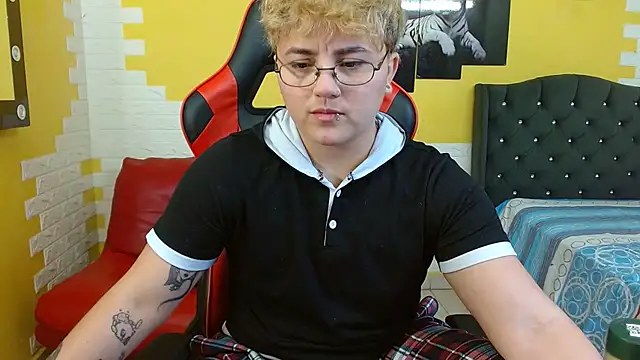 Snapshot of isabeautyx19 chatting on 10/05/25, 01:48 isabeautyx19 online show from 10/05/25, 01:48