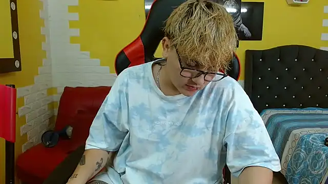 Snapshot of isabeautyx19 chatting on 10/06/25, 02:31 isabeautyx19 online show from 10/06/25, 02:31