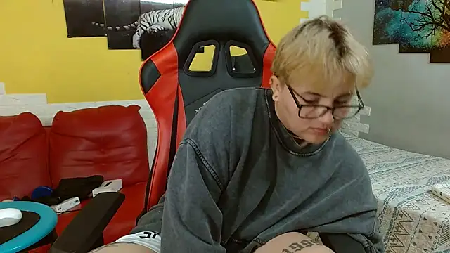 Snapshot of isabeautyx19 chatting on 10/07/25, 01:14 isabeautyx19 online show from 10/07/25, 01:14