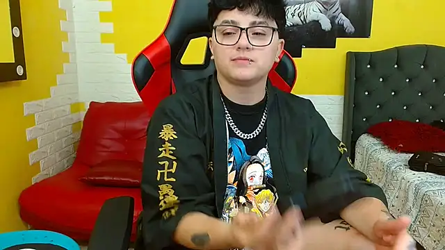 Snapshot of isabeautyx19 chatting on 10/15/25, 03:28 isabeautyx19 online show from 10/15/25, 03:28