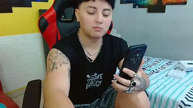 Snapshot of isabeautyx19 chatting on 10/28/25, 03:43 isabeautyx19 online show from 10/28/25, 03:43